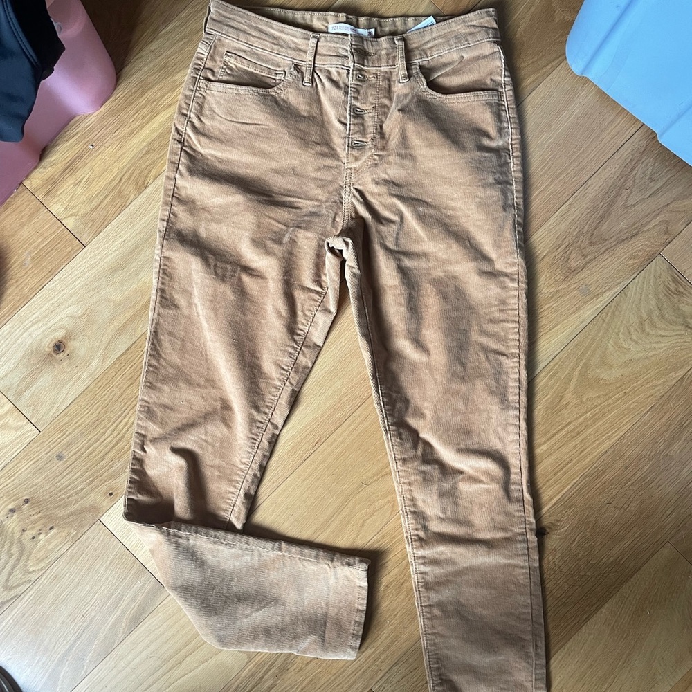Levi's Women's Skinny Pants in Tan